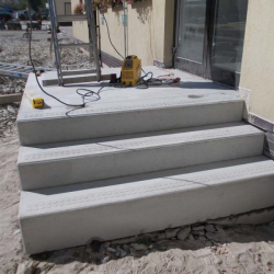 Precast concrete stair