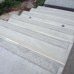 Precast concrete stair