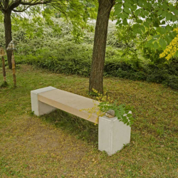 Betonová lavička Miaki